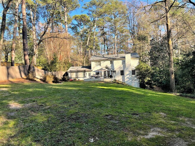 Foto del edificio - 4044 Emma Ln NE