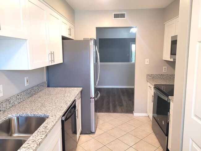 Building Photo - Beautiful Newly Remodeled 3 bedroom 1.5 ba...