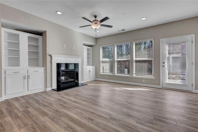 Foto del edificio - 1376 Elderwood Way