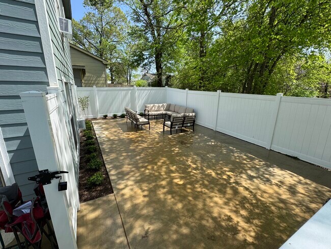 Foto del edificio - 204 E Good St