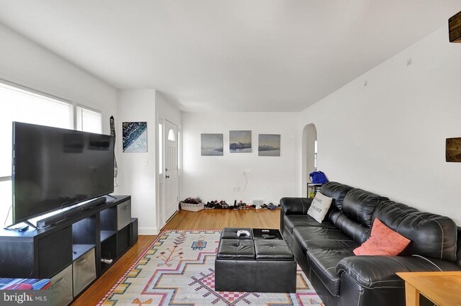 Building Photo - 3088 Forrest Ave