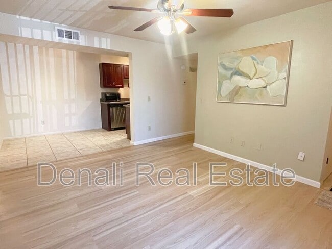 Building Photo - 3357 N Country Club Rd