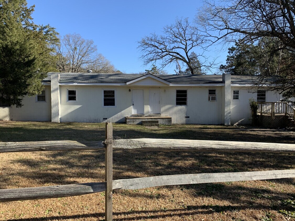 Building Photo - 838 Anita Rd
