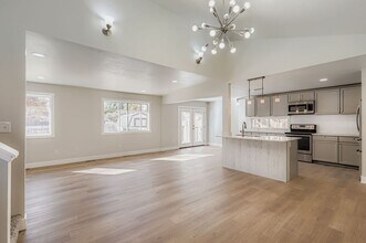 Building Photo - 832 21st St SW