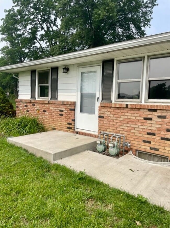 Foto del edificio - ONTARIO SCHOOLS - 2BR 1BA HALF DUPLEX!