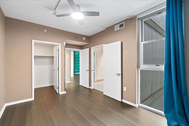 Building Photo - Experience Luxury Living in the Heart of C...