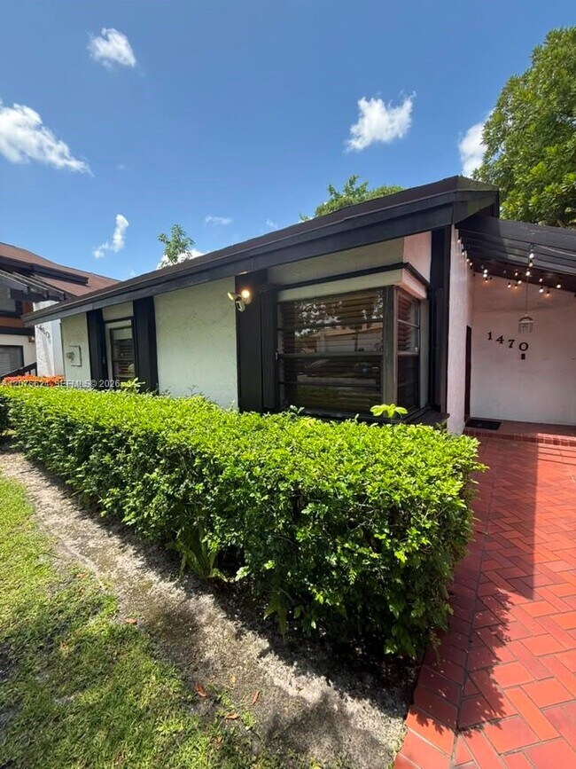 Building Photo - 1470 Flamingo Ct