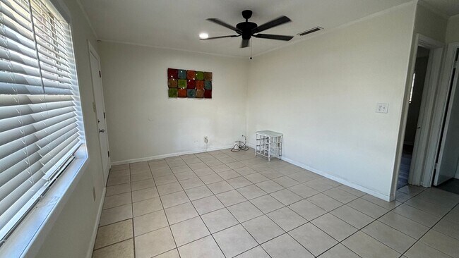 Foto del edificio - Pinetree Ave Mutli Family Unit C