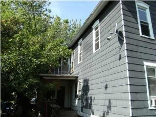 Building Photo - 117 NW Gold Ave