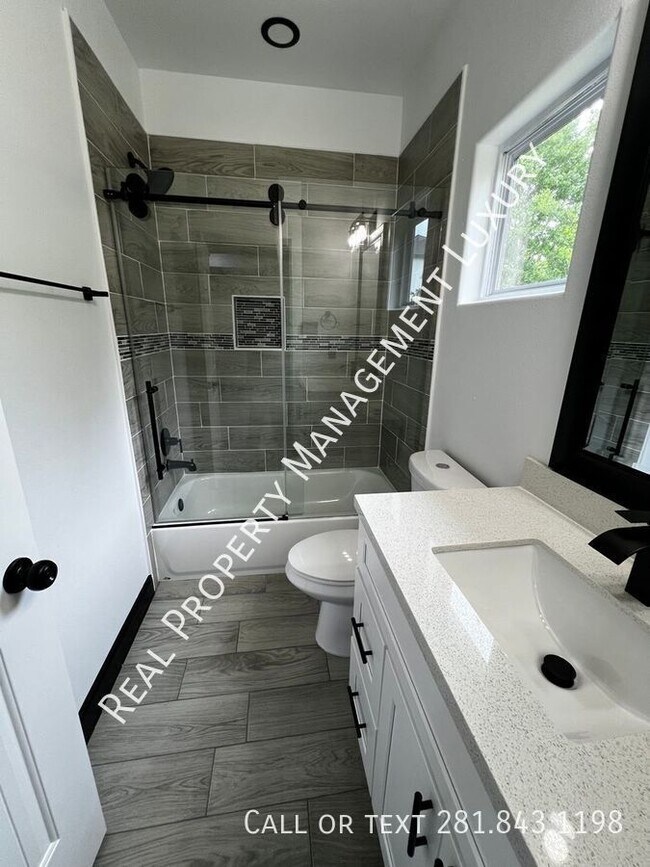 Photo - 4737 Reed Rd House