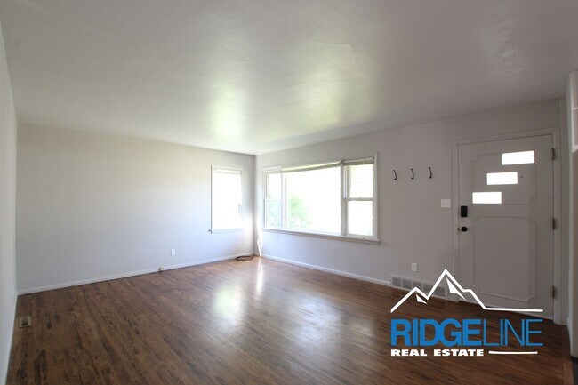 Foto del edificio - East-End Home for Lease near Malmstrom and...