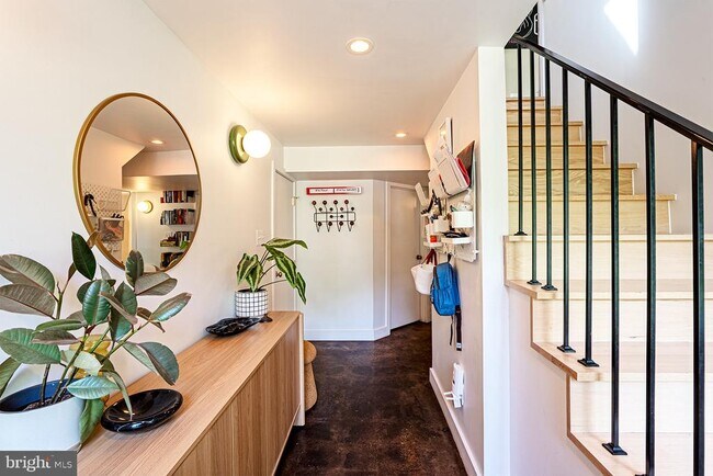 Foto del edificio - 7703 Poplar Tree Ln