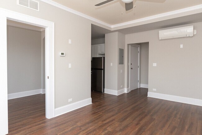 Foto del edificio - 827 W Lakeside Pl
