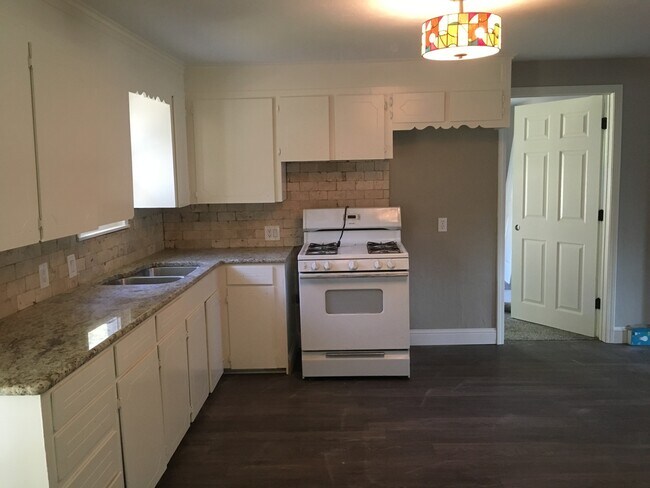 Building Photo - 3/2/1 Gilmer Fenced Yard