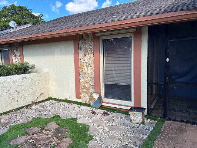 Building Photo - 4770 NW 85th Ave