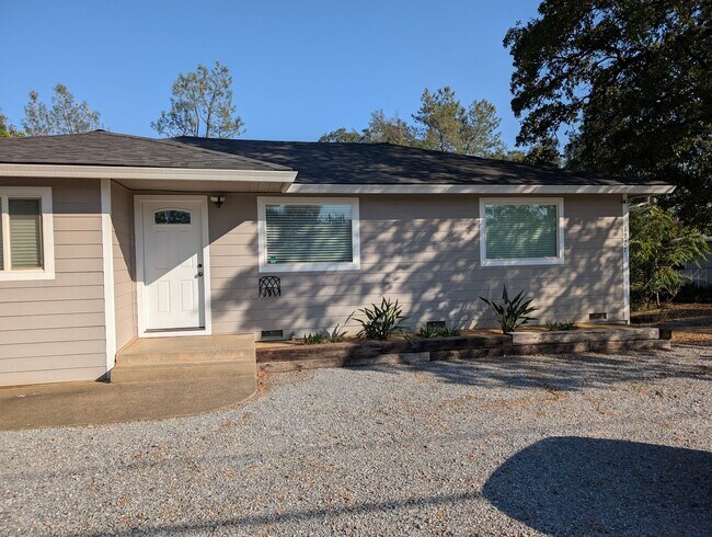 Foto del edificio - 3 Bedroom House in Shasta Lake, Fridge, Wa...