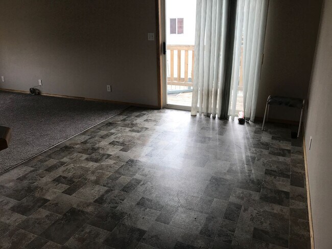 Photo du bâtiment - 4 Bed 0 Bath Unit in Red Deer, AB