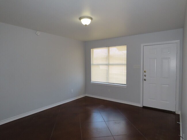 Foto del edificio - Whitehouse ISD- 2 Bedroom 1 Bath Triplex