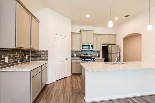 Foto del edificio - 17686 Cedar Crst Dr