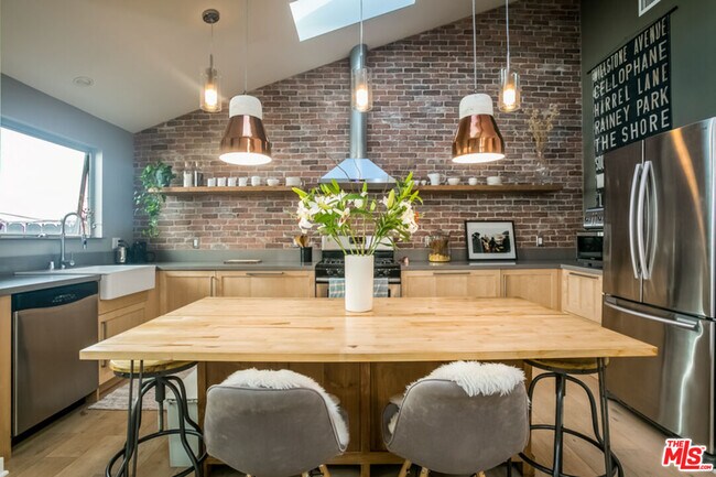 Foto del edificio - 4088 Redwood Ave