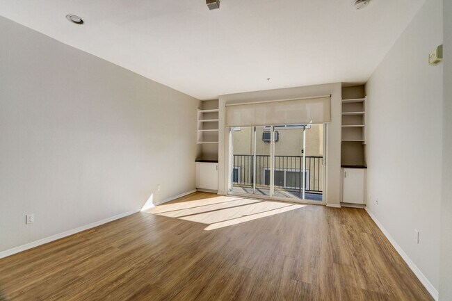 Interior Photo - 2820 Sawtelle Blvd