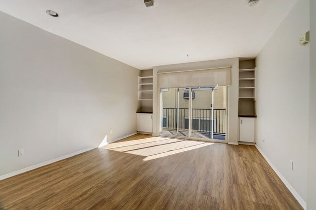 Interior Photo - 2820 Sawtelle Blvd