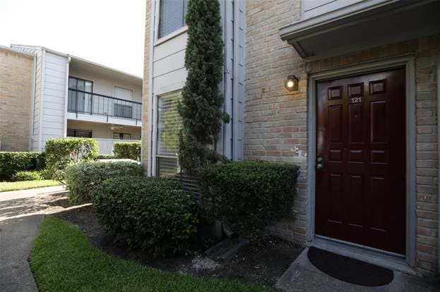 Building Photo - 2100 Wilcrest Dr