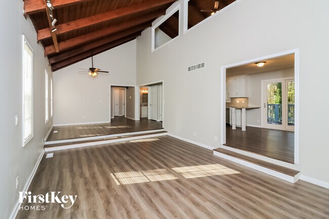 Foto del edificio - 3445 Pebble Hill Dr