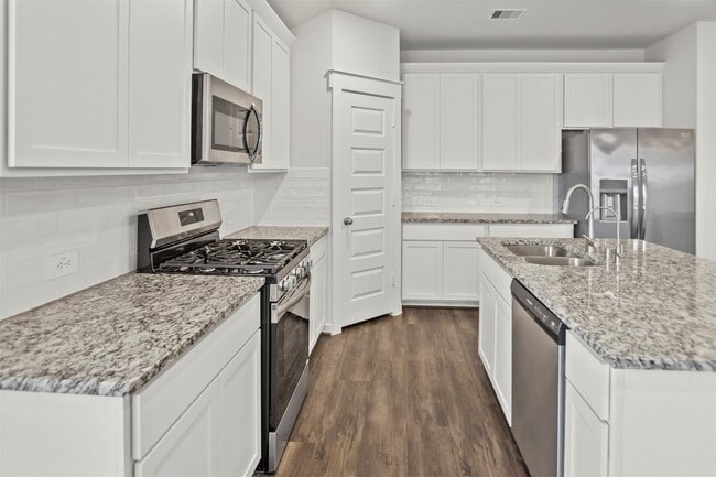 Building Photo - 30290 Kingston Heath Dr