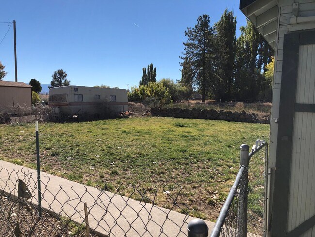Building Photo - 415 E Modoc St