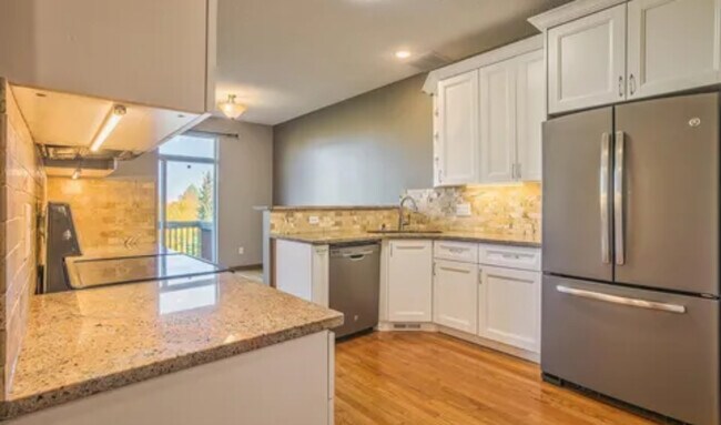 Foto del edificio - 5135 Holly Ln N