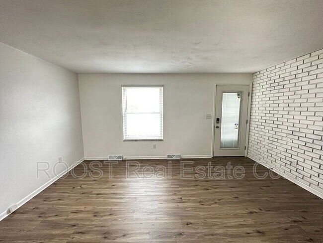 Foto del edificio - 487 Melissa Ct