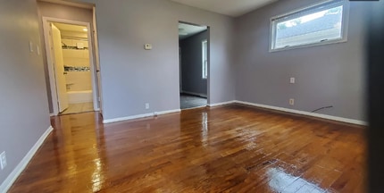 Building Photo - 3913 Larchmont St