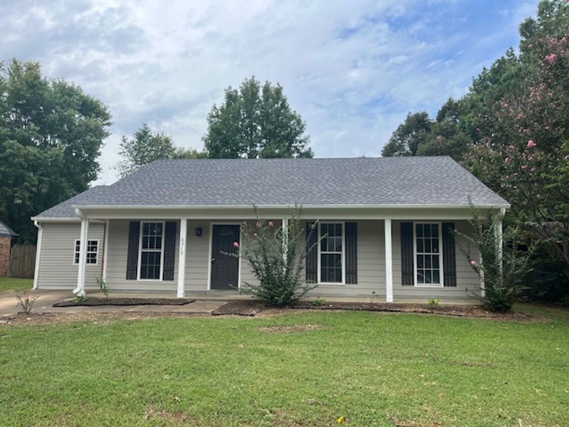 Primary Photo - Renovated 3 Bedroom 2 Bath Apartments for ...