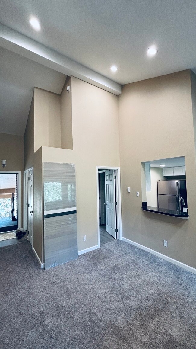 Building Photo - 9971 SE Talbert St