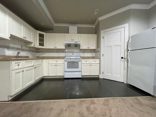 Photo du bâtiment - 16331-16325 25 Ave