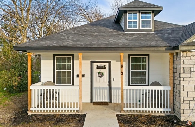 Building Photo - MUST SEE!!! Beautiful Home - Won't Last Lo...