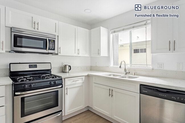 Building Photo - 16070 Sunset Blvd