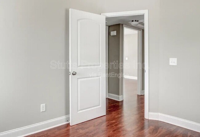 Building Photo - 1246 Graham Ave