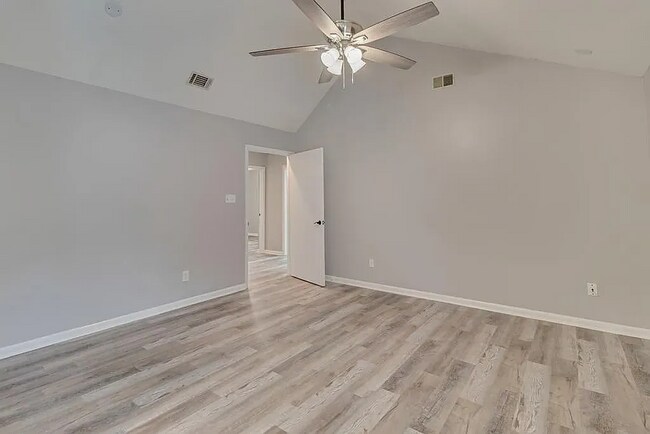 Foto del edificio - $500 co-op feet to any agent who brings a qualified/approved applicant to rent this home. Beautif...