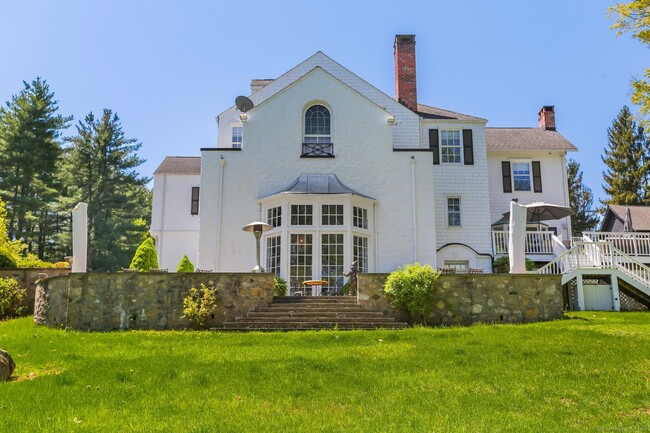 Building Photo - 235 Canoe Hill Rd