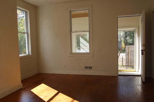 Building Photo - 6907 Belair Rd