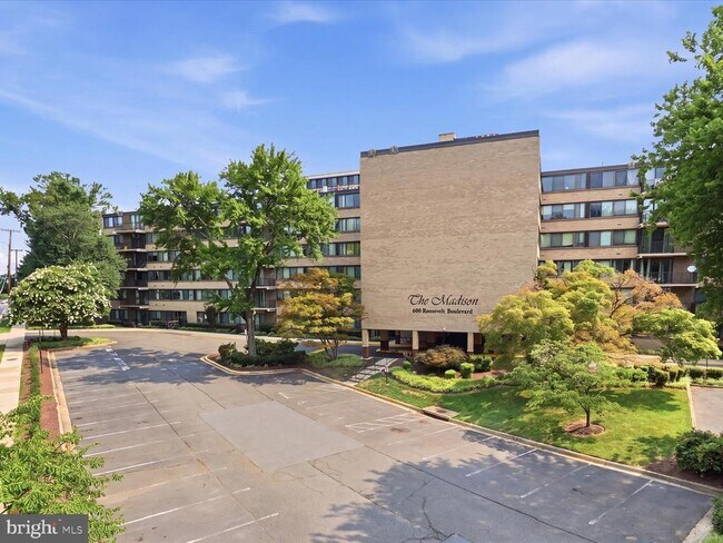 Foto del edificio - 600 Roosevelt Blvd