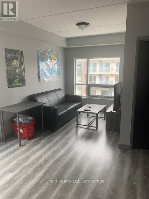 Building Photo - 275 Larch St