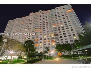 Foto principal - 2801 NE 183rd St