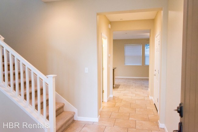 Building Photo - 4 br, 3.5 bath House - 884 Jesse Martinez