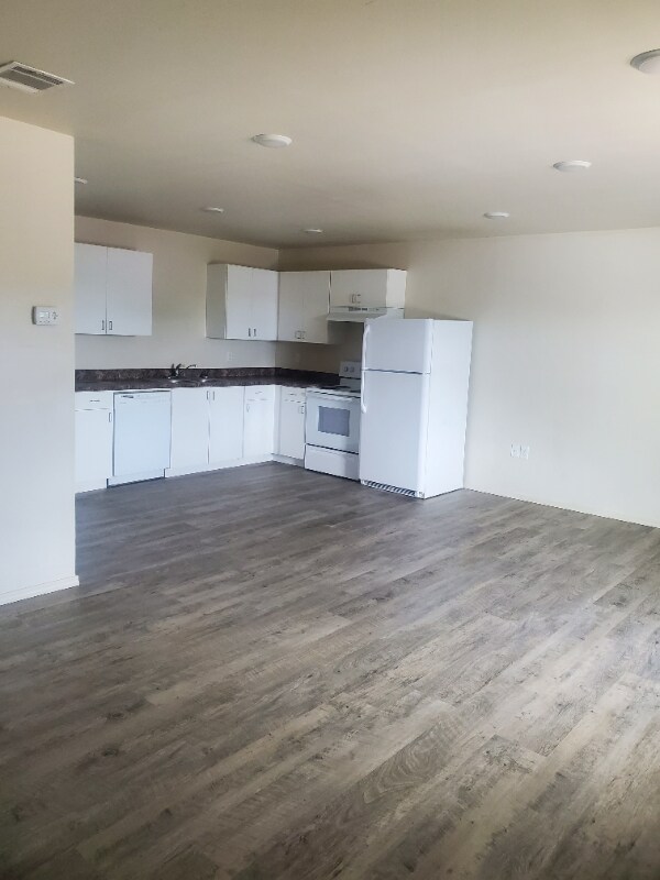 Building Photo - 408 27th St