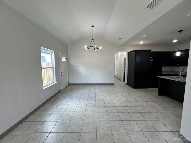 Building Photo - 10 Summit Rd