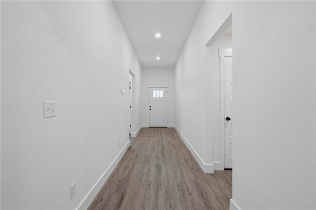 Building Photo - 5127 Vista Ave