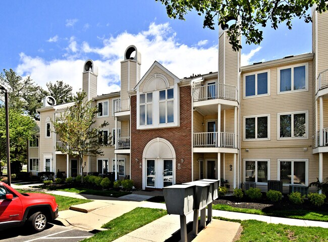 Foto del edificio - 90 Catherine Ct